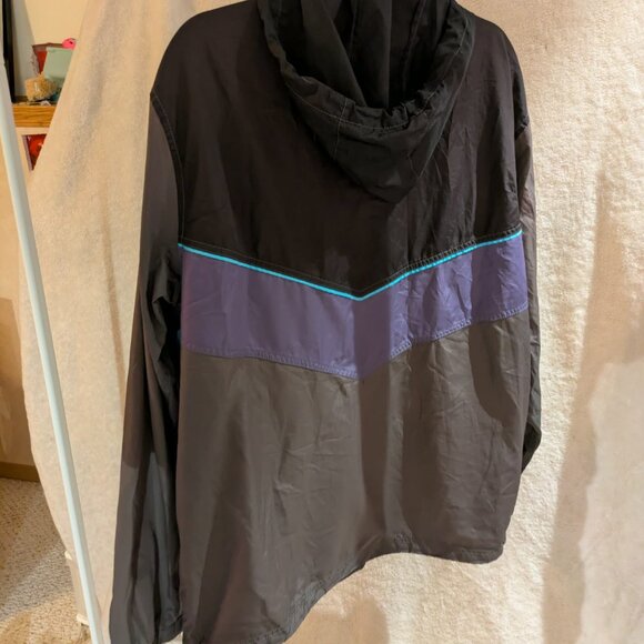 Quicksilver Size XL wind breaker jacket - Picture 4 of 4